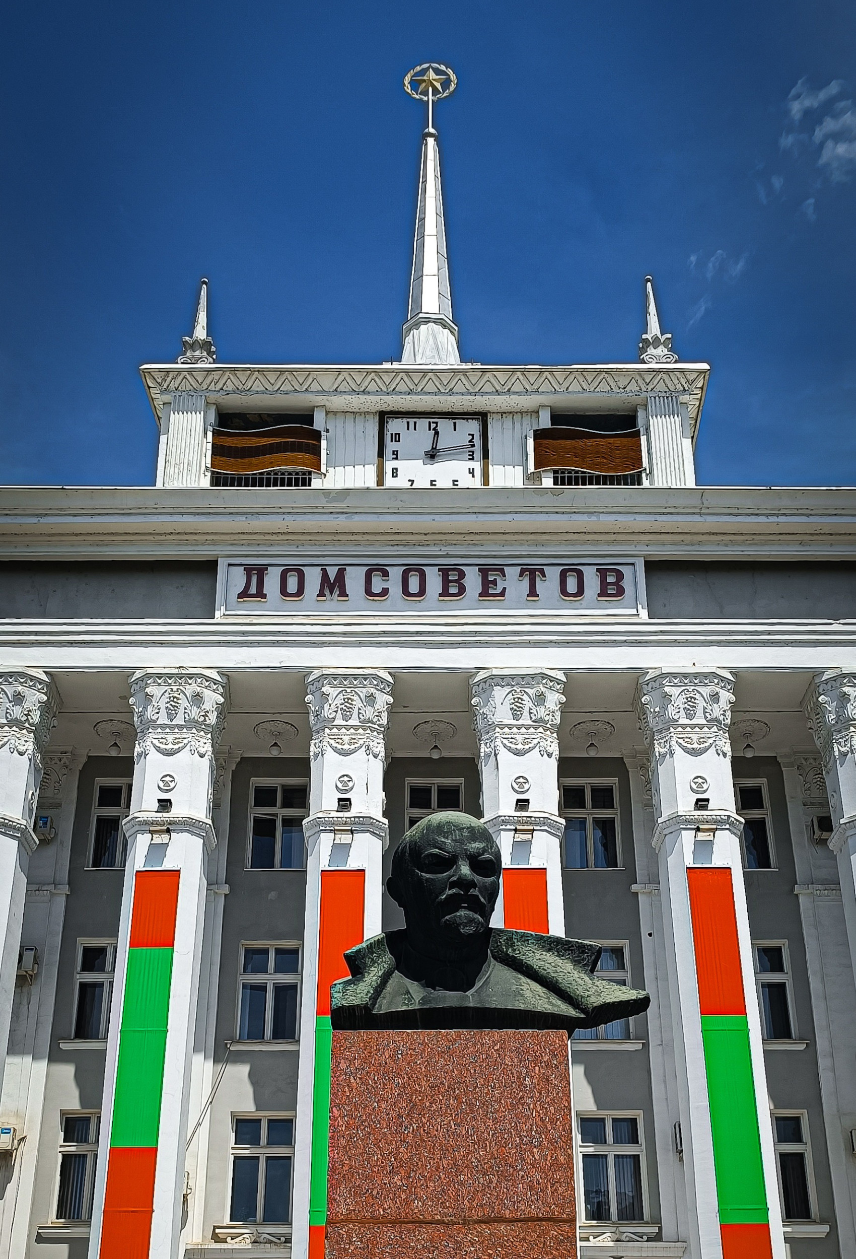 Lenin statue in Tiraspol
