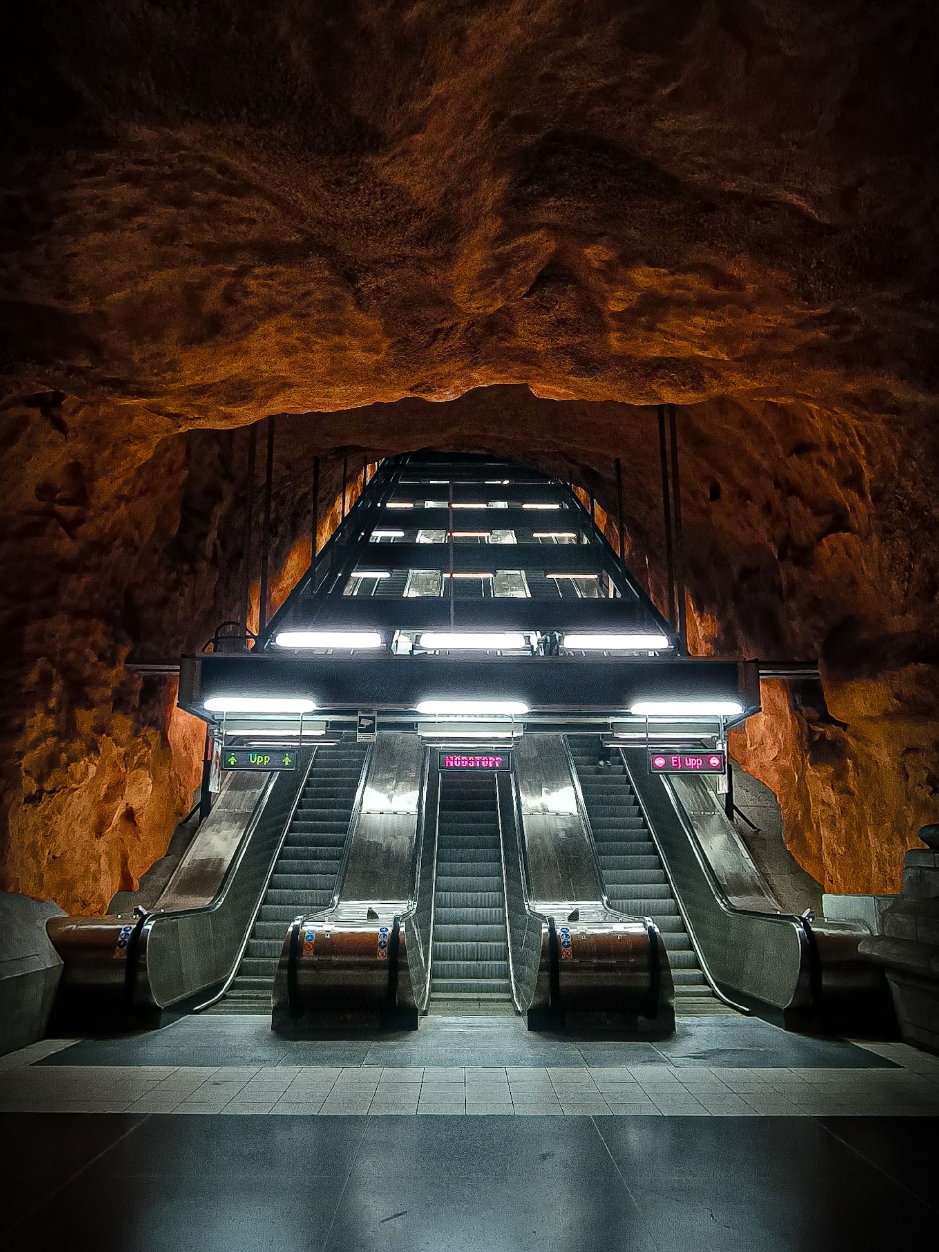Rådhuset Subway station